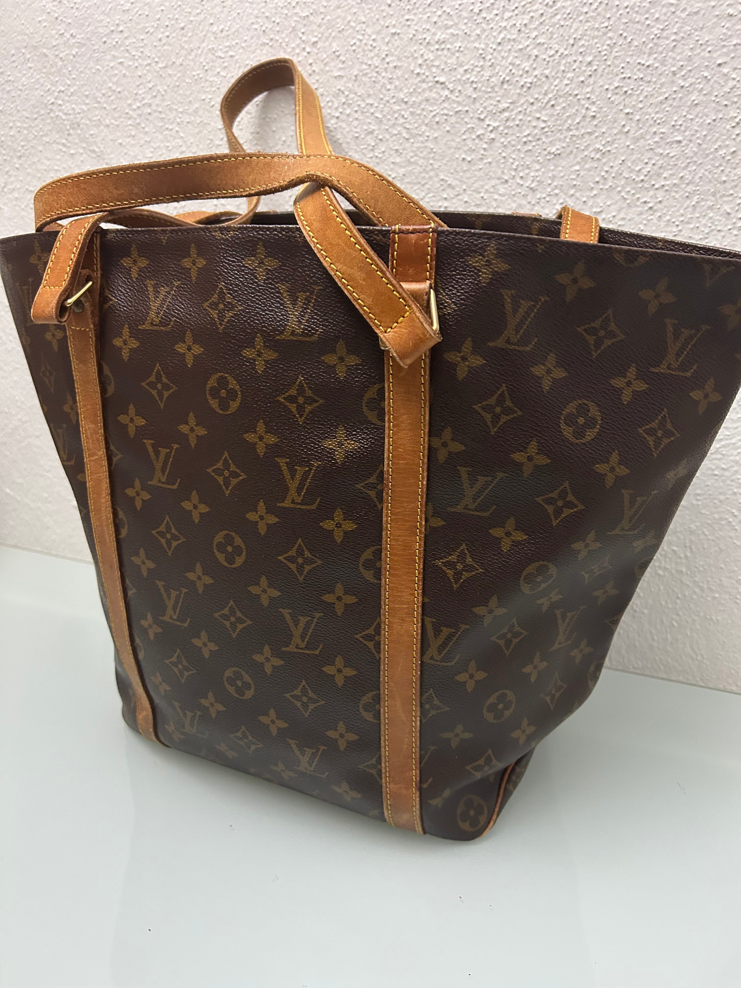 Louis Vuitton Shopper