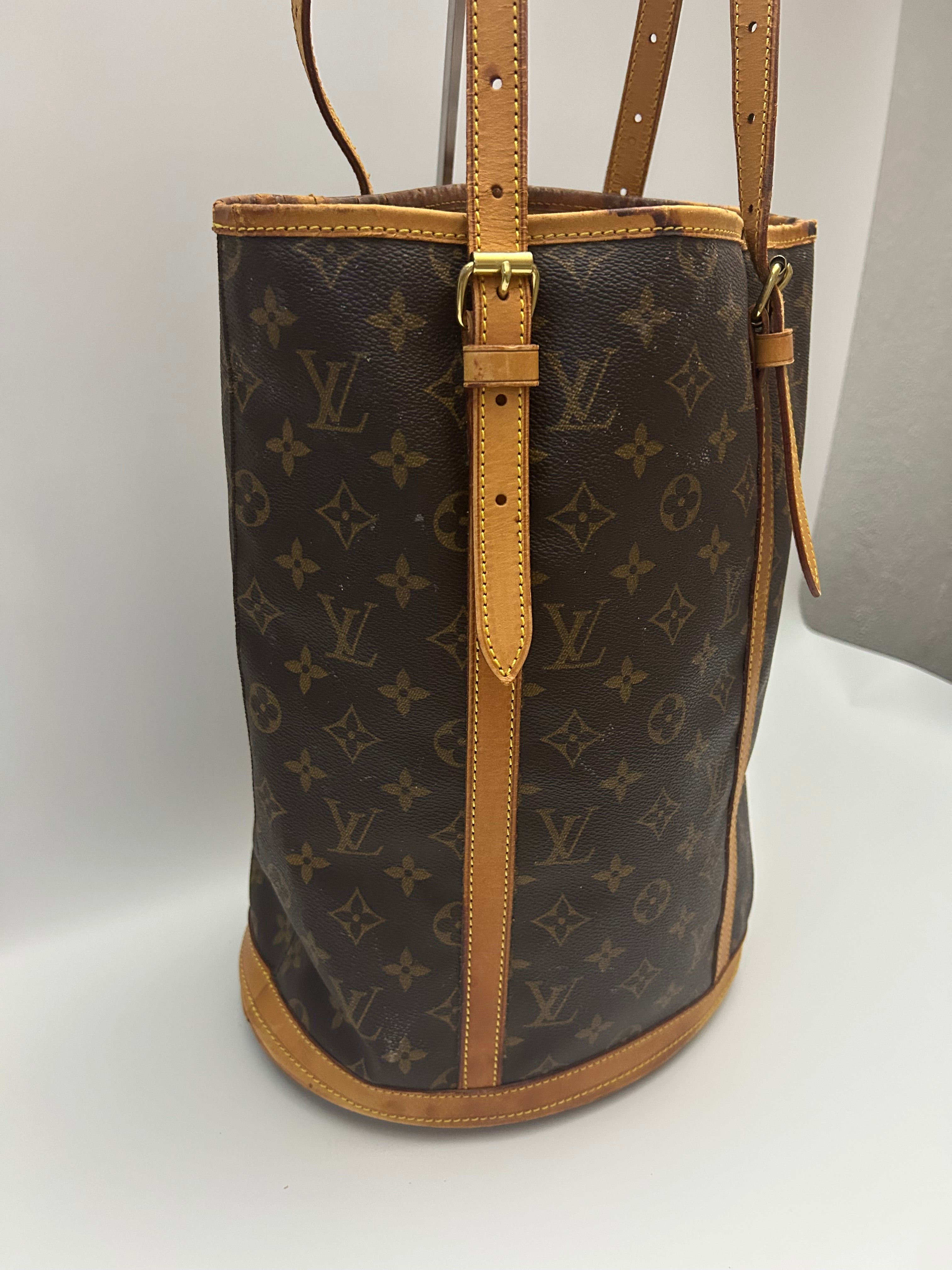 Louis Vuitton Marais Bucketbag