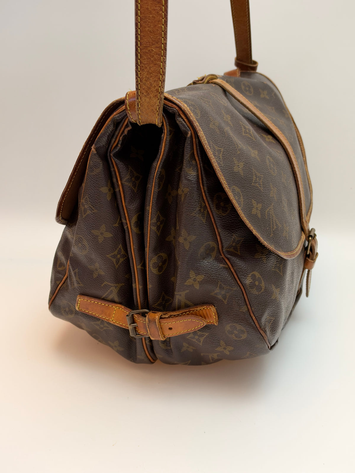 Louis Vuitton Saumur 35