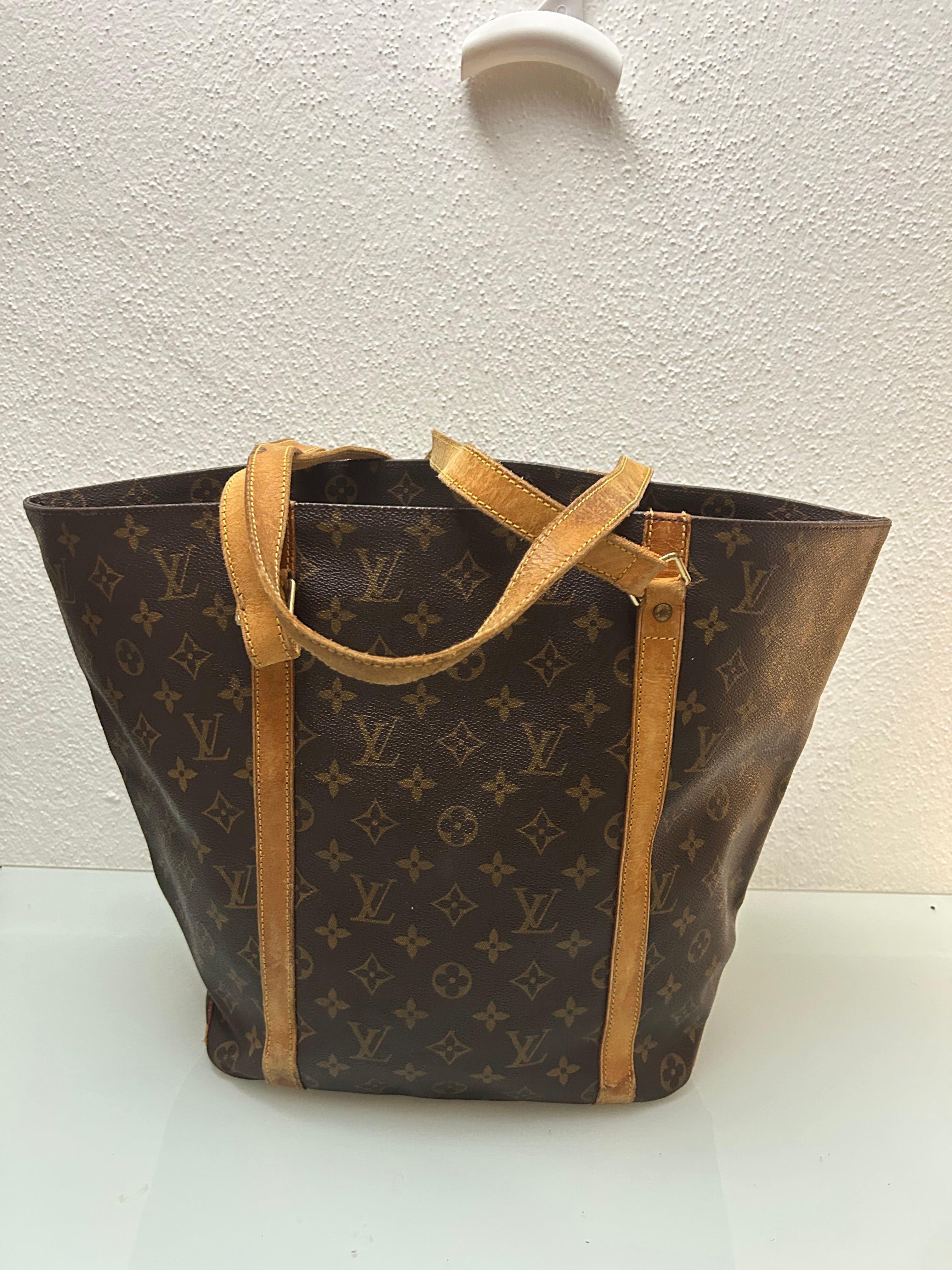 Louis Vuitton Shopper