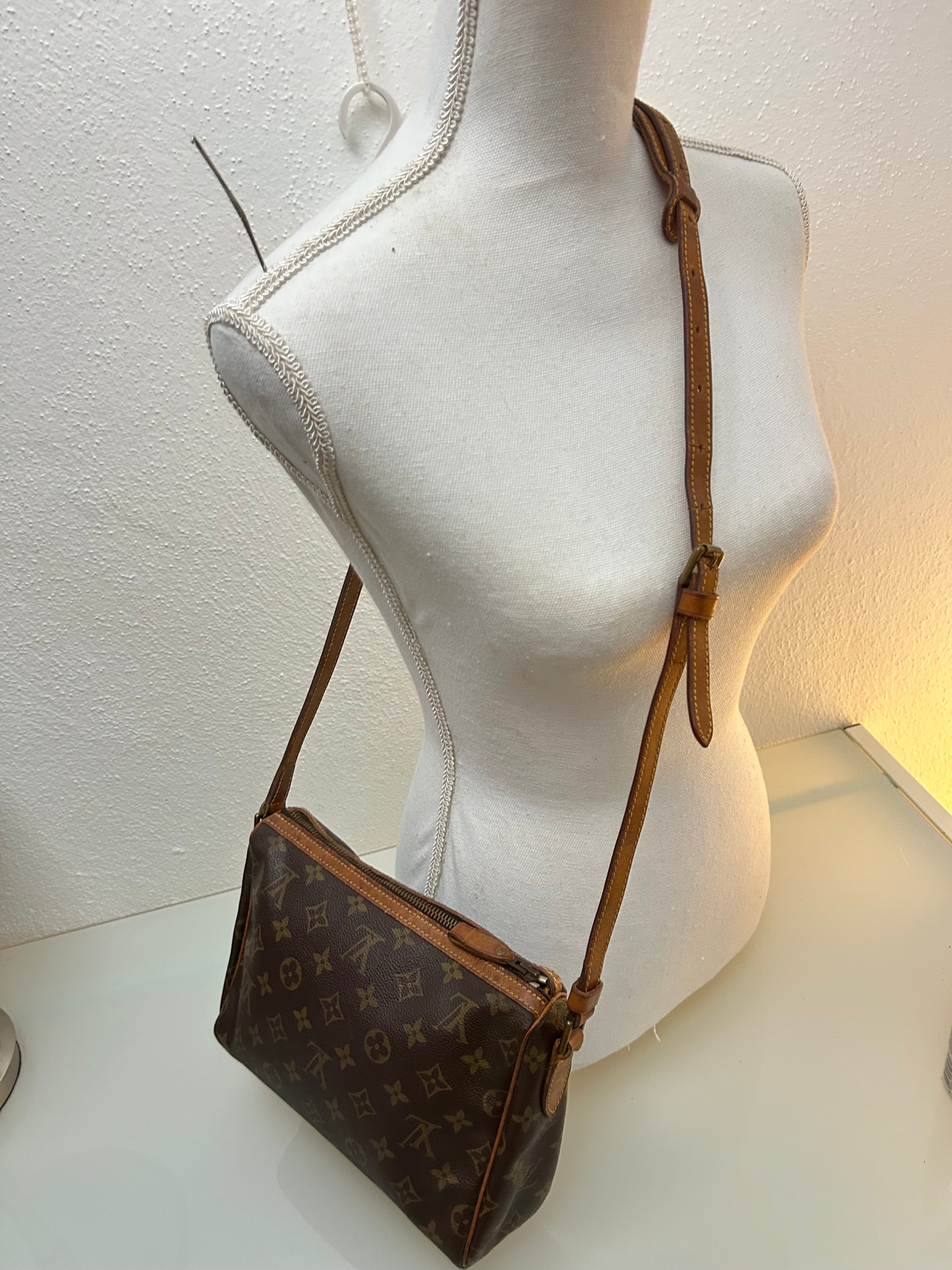 Louis Vuitton Trotteur Crossbody
