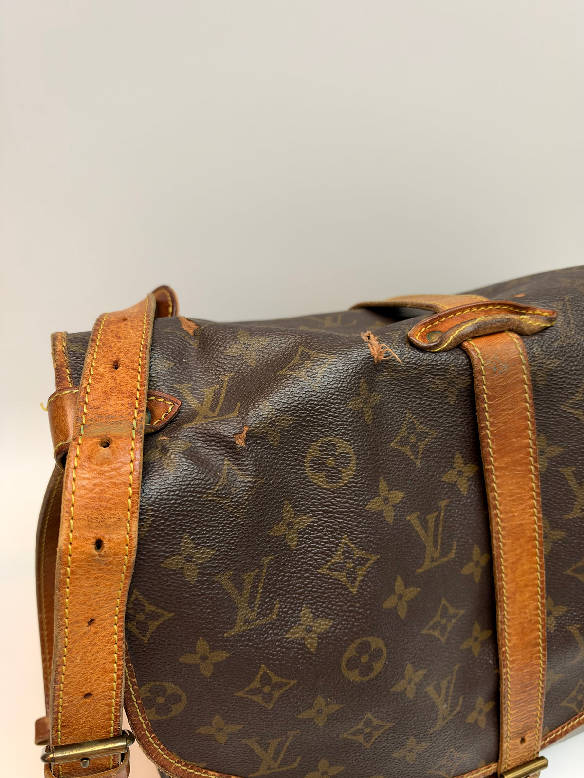 Louis Vuitton Saumur 35