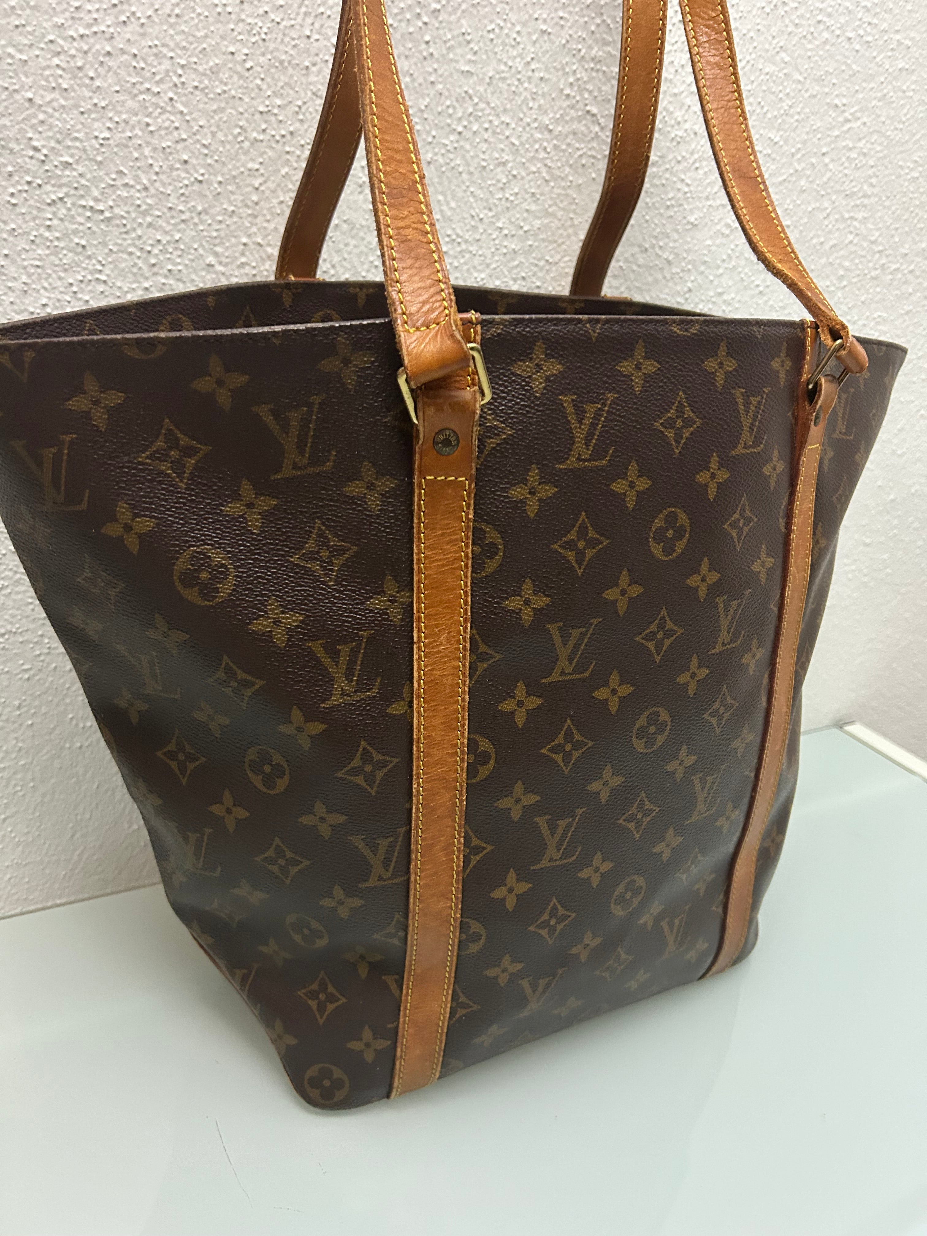 Louis Vuitton Shopper