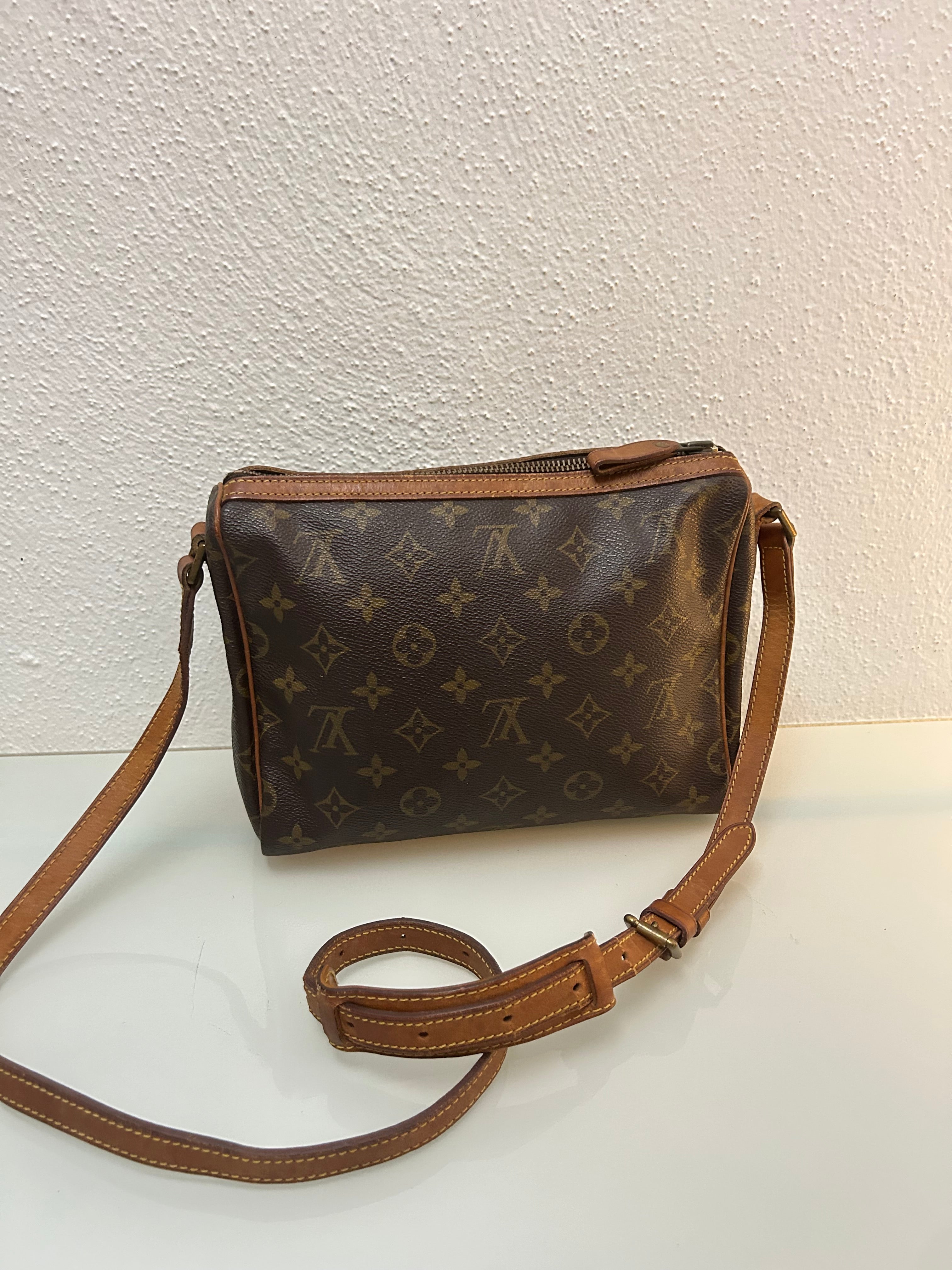 Louis Vuitton Trotteur Crossbody