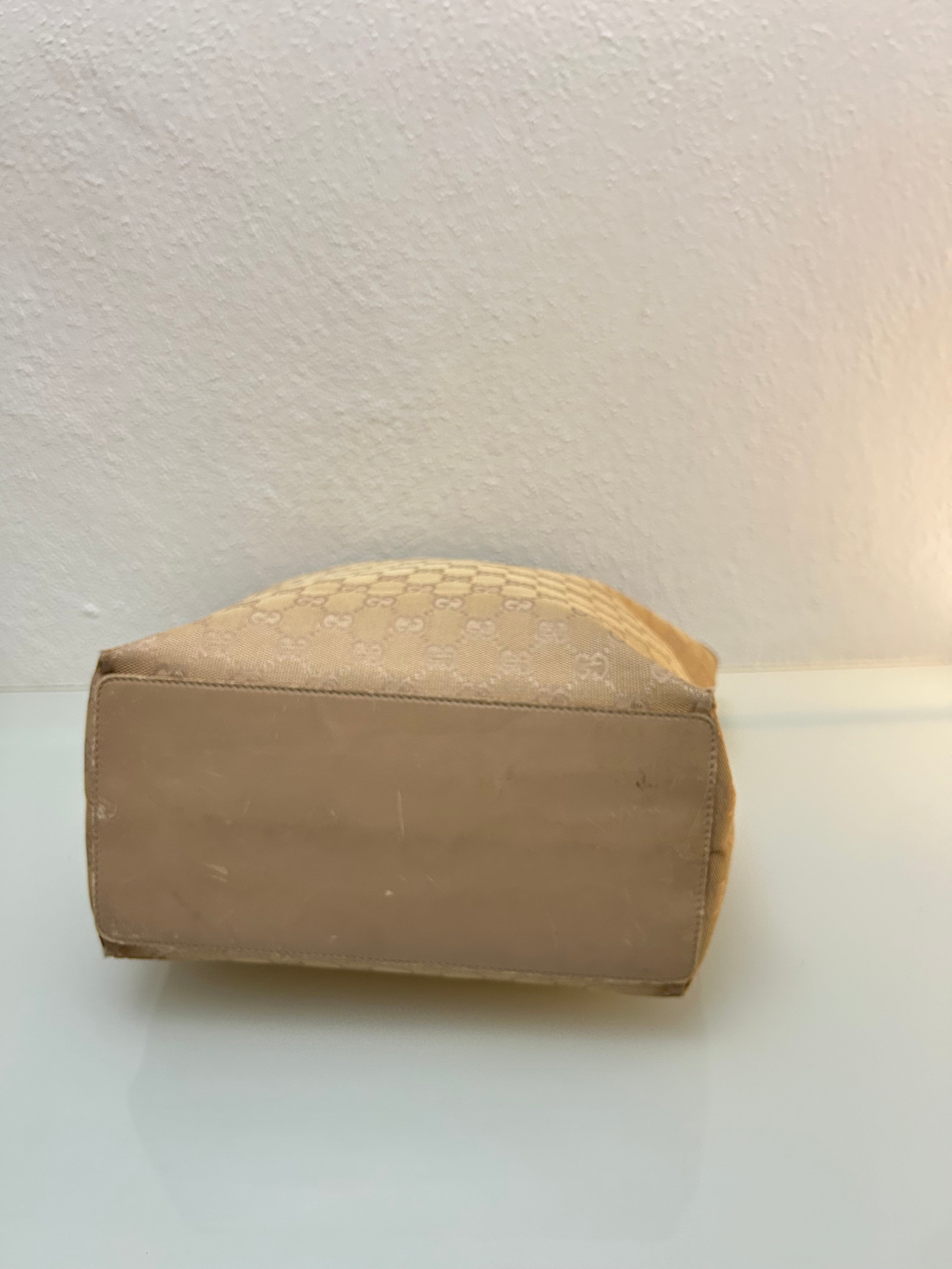 Gucci Beige Buckettaske