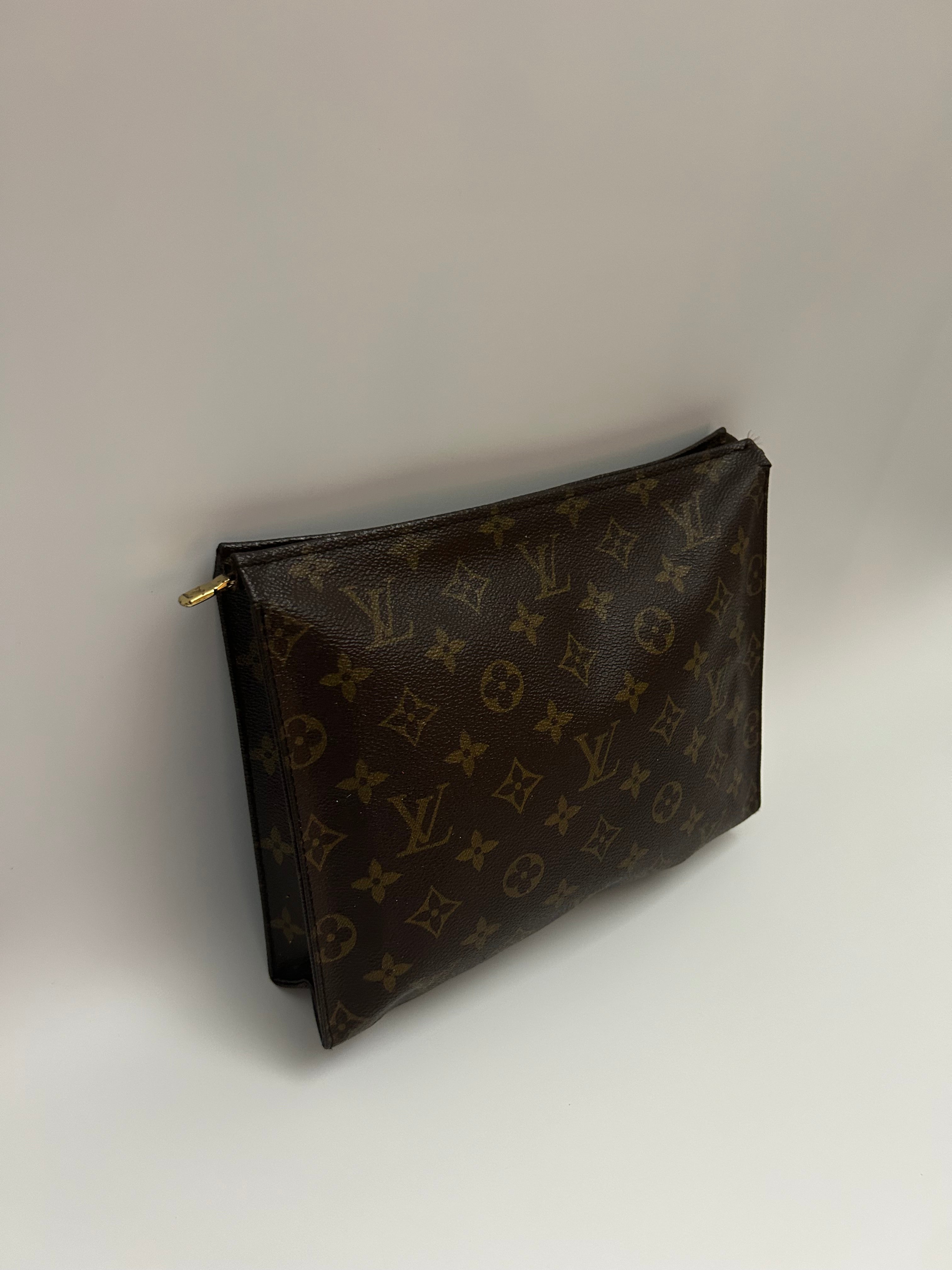 Louis Vuitton Clutch
