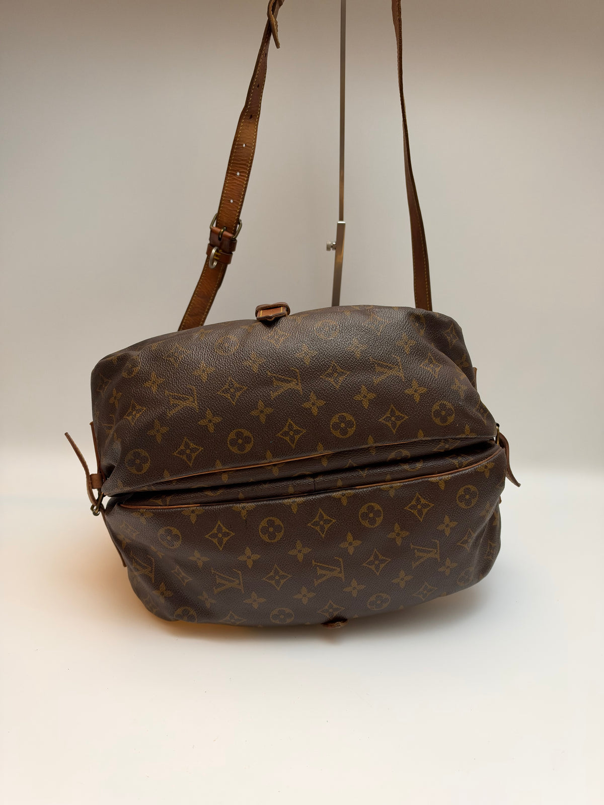 Louis Vuitton Saumur 35