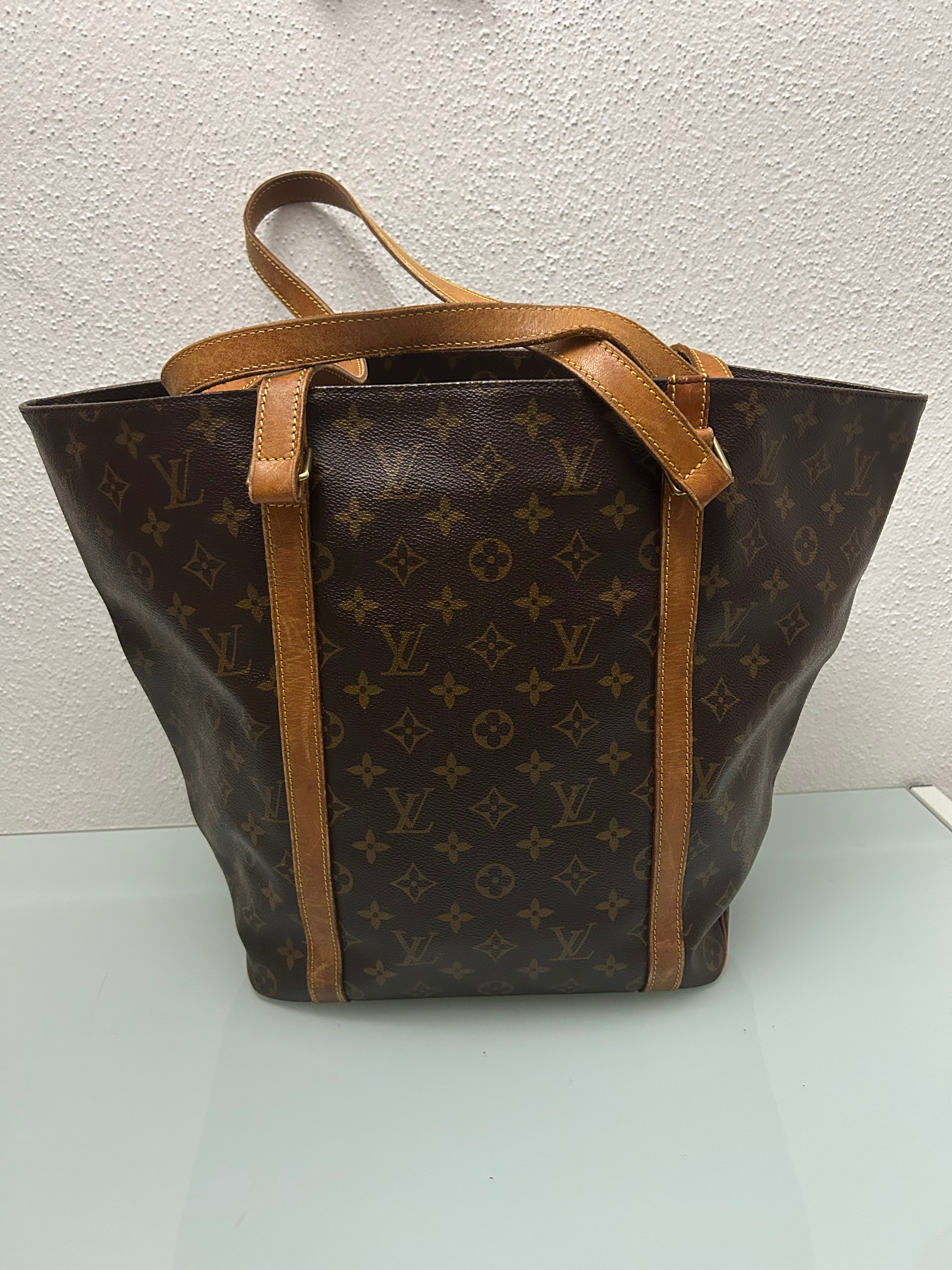 Louis Vuitton Shopper