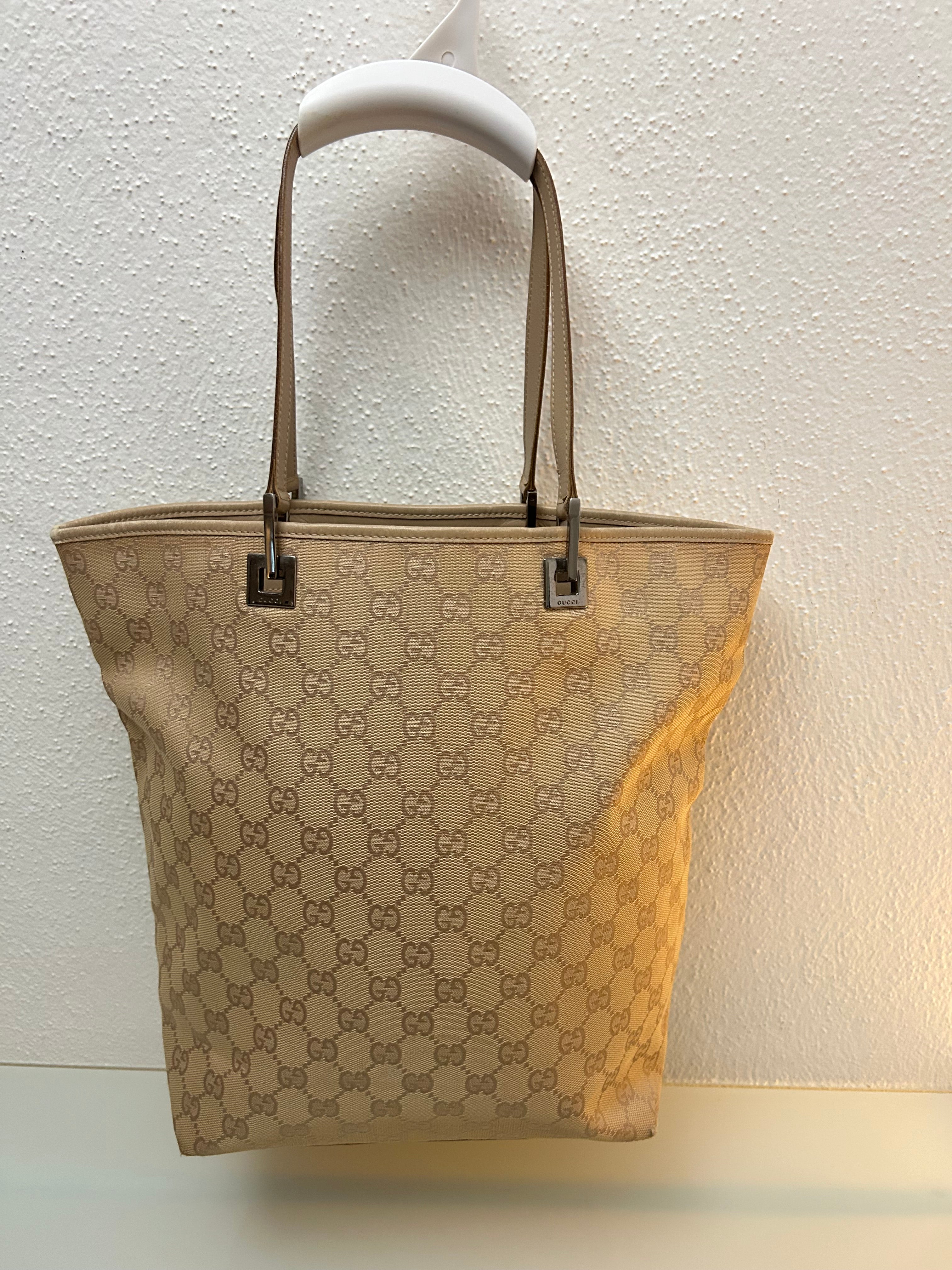 Gucci Beige Buckettaske